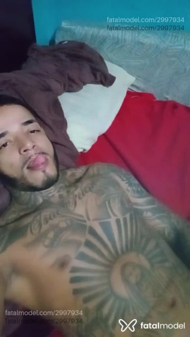 Acompanhante homem com cabelo castanho de olhos pretos em Jundiaí - Vicente Filipe