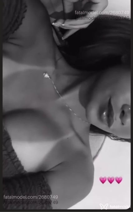 Acompanhante mulher com cabelo castanho de olhos mel - Camila Silva