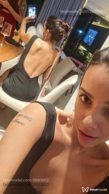 Acompanhante mulher com cabelo castanho de olhos mel em Goiânia - Mel