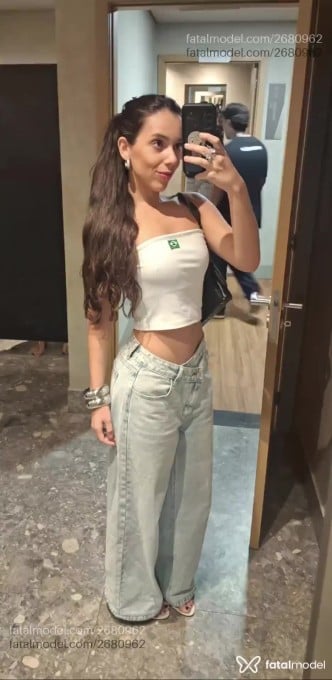 Acompanhante mulher com cabelo castanho de olhos mel - Mel Acompanhante mulher com cabelo castanho de olhos mel - Mel