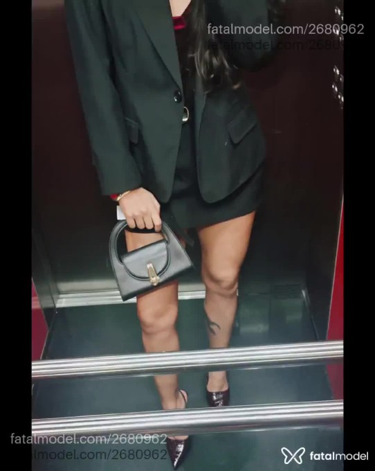 Acompanhante mulher com cabelo castanho de olhos mel - Mel Acompanhante mulher com cabelo castanho de olhos mel - Mel