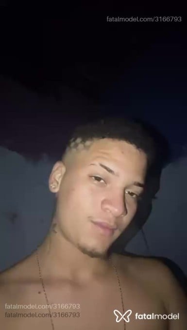 Acompanhante homem com cabelo castanho de olhos castanhos em Maceió - Layrton