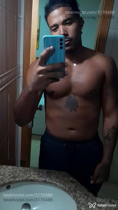 Acompanhante homem com cabelo grisalho de olhos pretos em Dois Vizinhos Acompanhante homem com cabelo grisalho de olhos pretos em Dois Vizinhos - Mulato