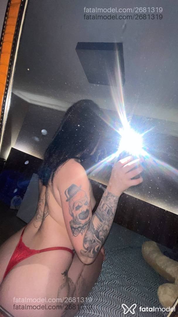 Acompanhante mulher trans morena (o) de olhos castanhos - Julya Schmitt
