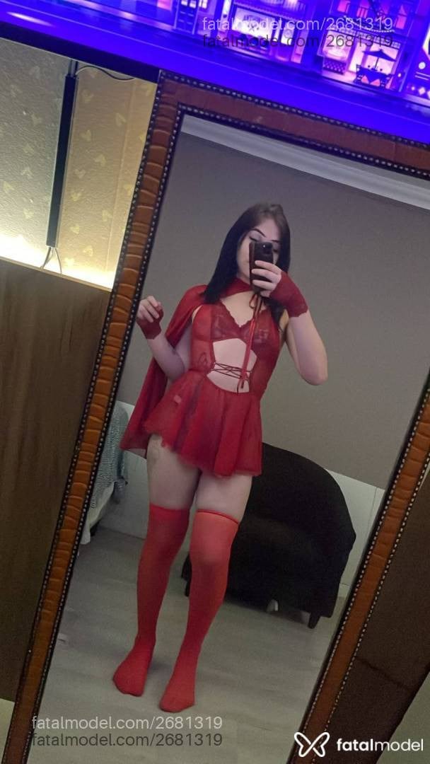 Acompanhante mulher trans morena (o) de olhos castanhos - Julya Schmitt