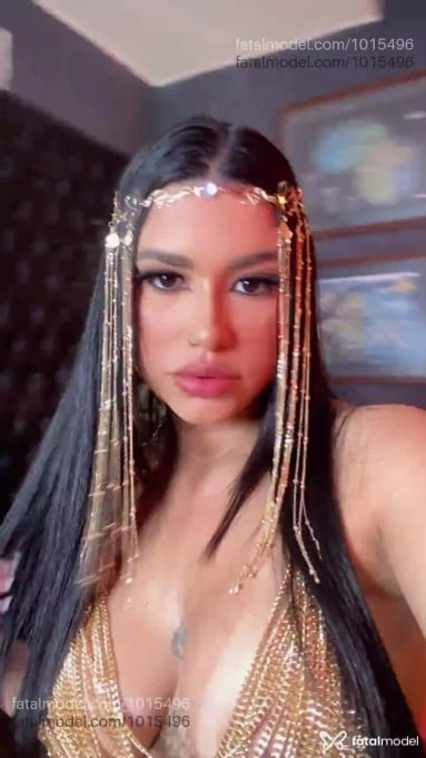 Acompanhante mulher morena (o) de olhos castanhos - Julia Acompanhante mulher morena (o) de olhos castanhos - Julia