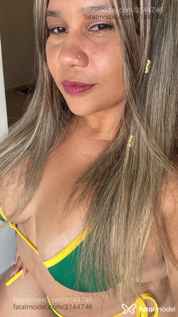 Acompanhante mulher loira (o) de olhos castanhos em Uberlândia - Milla