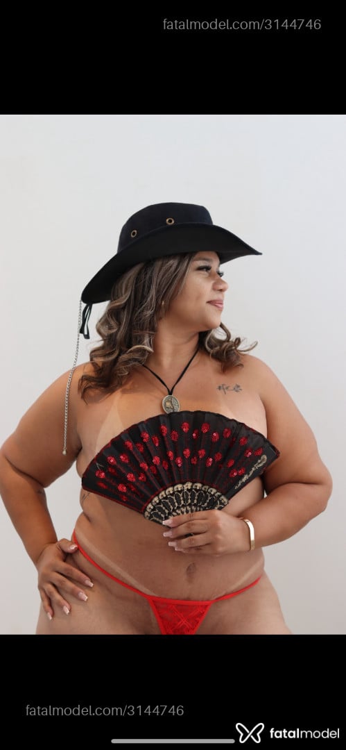Acompanhante mulher loira (o) de olhos castanhos em Uberlândia - Milla