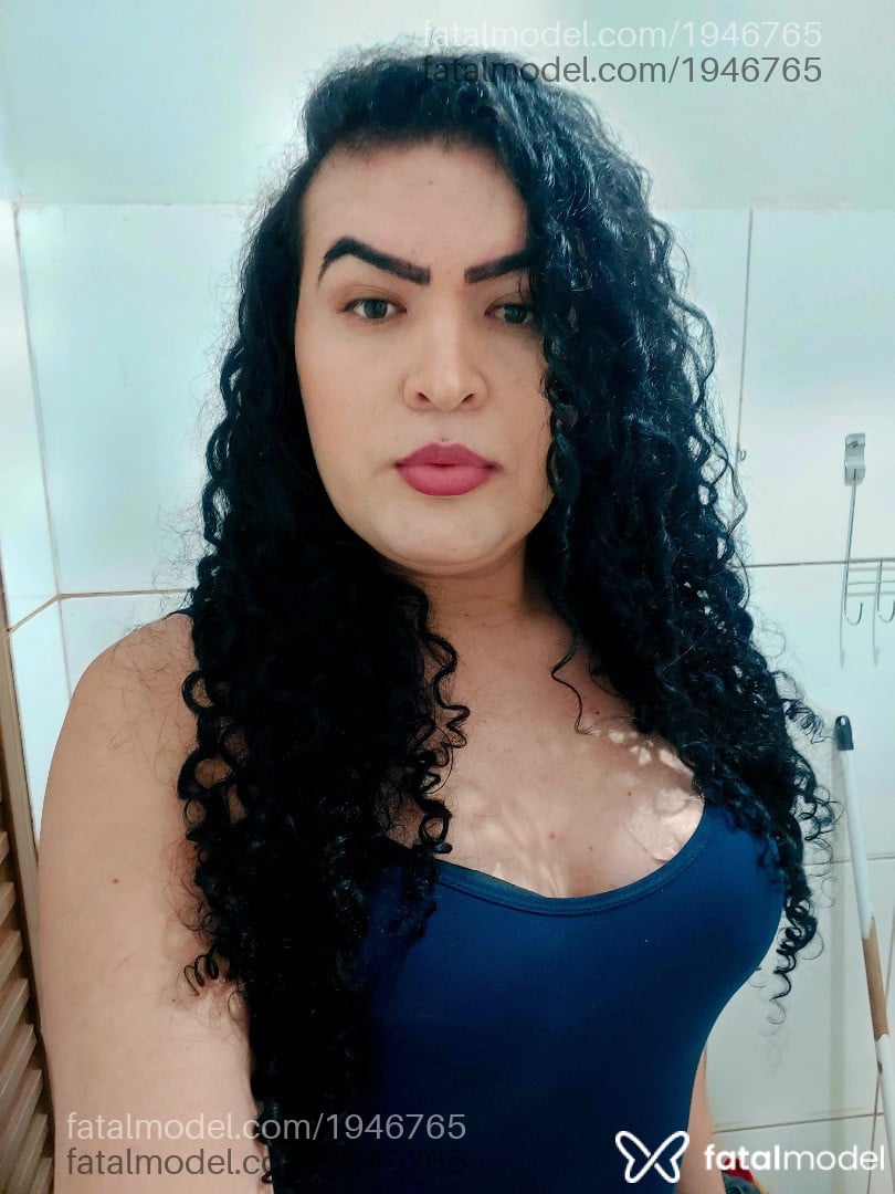 Acompanhante mulher trans morena (o) de olhos castanhos - Ray