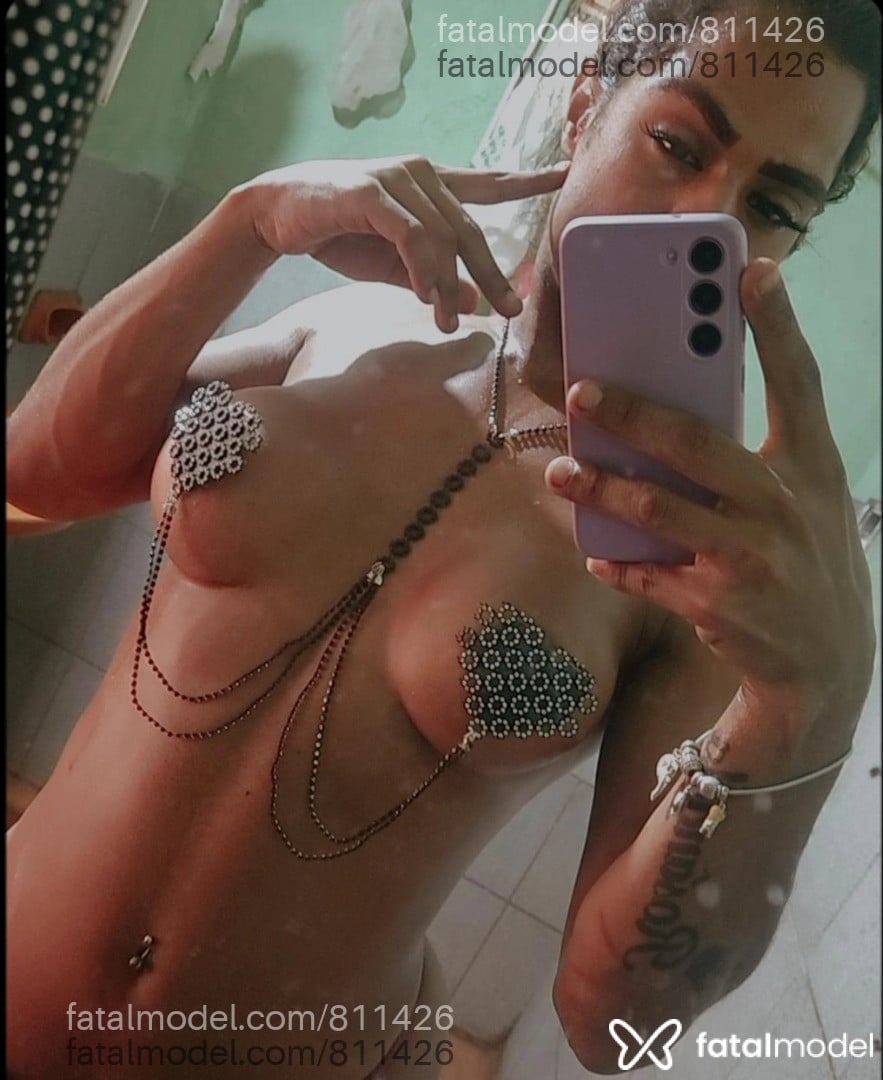 Acompanhante mulher trans com cabelo castanho de olhos castanhos em Uberlândia - Jackellyne Albuque