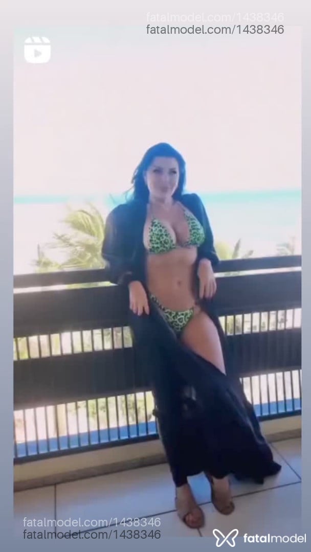 Acompanhante mulher morena (o) de olhos azuis - Letícia Brandão