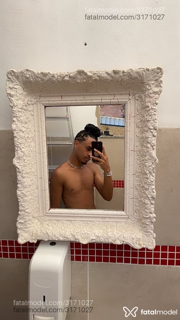 Acompanhante homem com cabelo castanho de olhos castanhos em Virtual Acompanhante homem com cabelo castanho de olhos castanhos em Virtual - Dan Fire