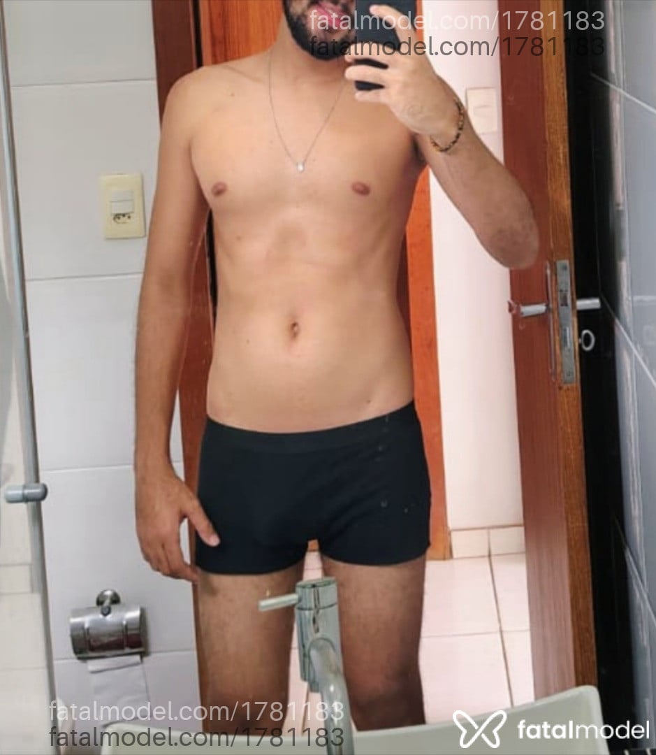 Acompanhante homem com cabelo castanho de olhos castanhos - Rafifi Acompanhante homem com cabelo castanho de olhos castanhos - Rafifi