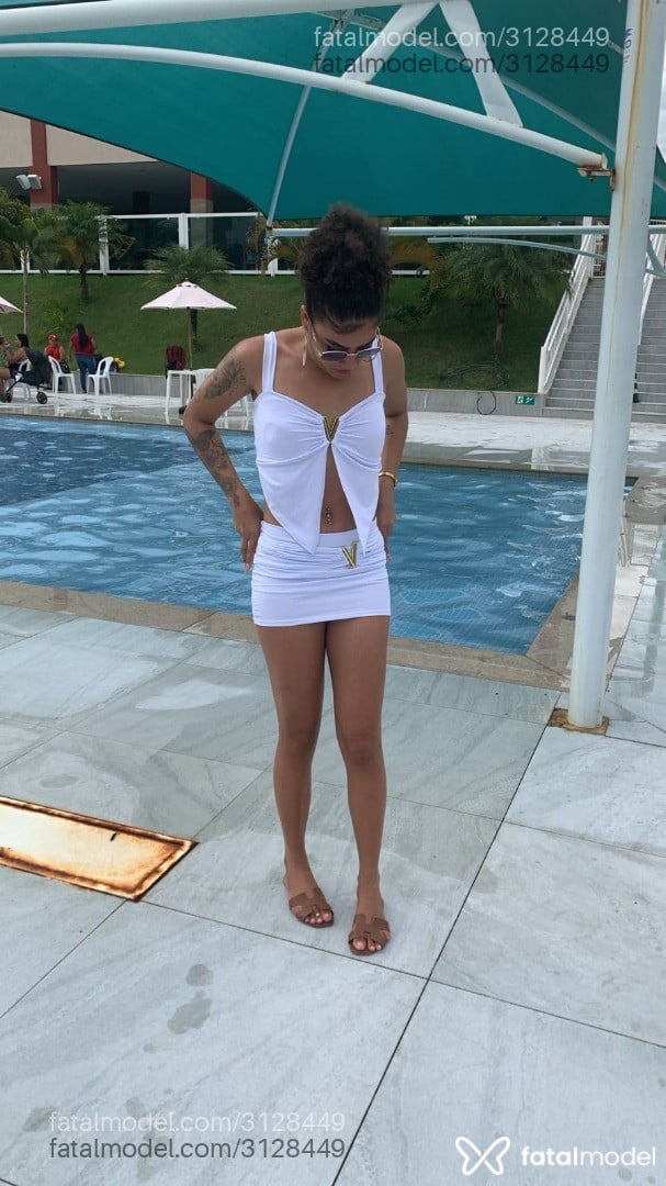 Acompanhante mulher com cabelo castanho de olhos castanhos - Aurora Pernambuco