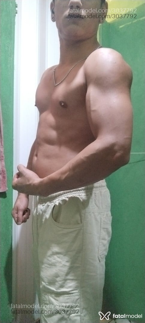 Acompanhante homem morena (o) de olhos castanhos em Campos Novos - Dante