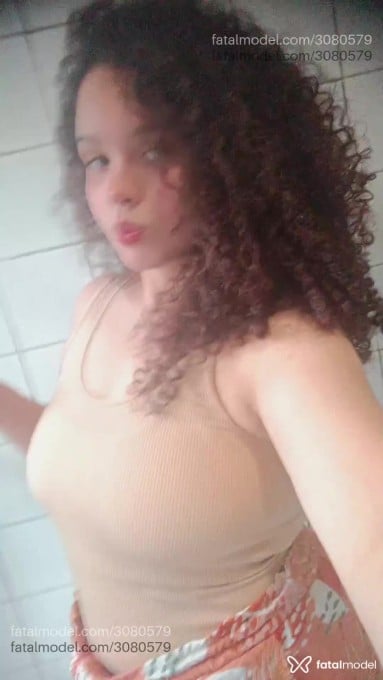 Acompanhante mulher com cabelo castanho de olhos castanhos em Guarujá - Beatriz