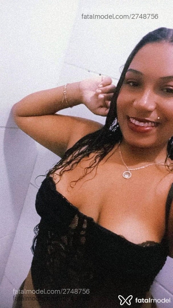 Acompanhante mulher com cabelo castanho de olhos castanhos em Rio Grande Acompanhante mulher com cabelo castanho de olhos castanhos em Rio Grande - Larissa