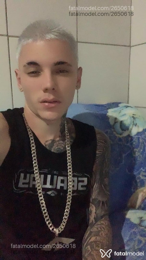 Acompanhante homem com cabelo castanho de olhos verdes em Boa Viagem - Jhonsantos