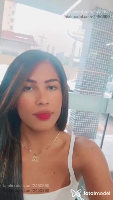 Acompanhante mulher trans com cabelo castanho de olhos pretos em Goiânia - Mavizinha