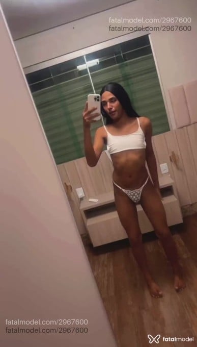 Acompanhante mulher trans morena (o) de olhos pretos em Virtual - Marcela
