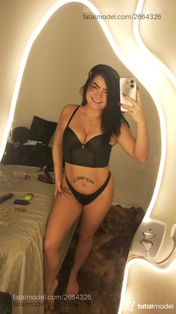 Acompanhante mulher morena (o) de olhos castanhos - Maria
