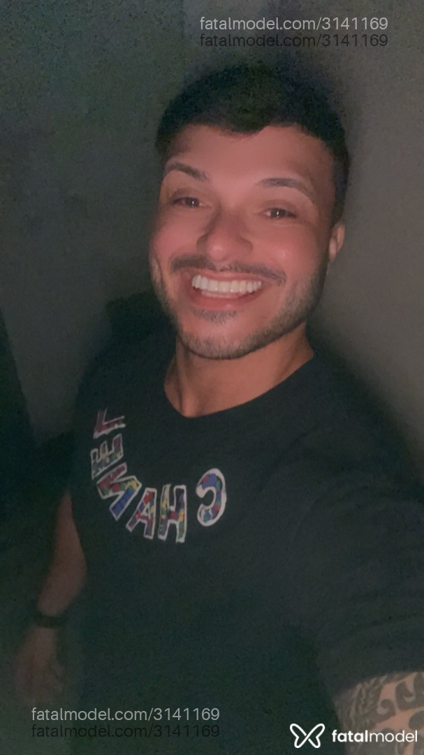 Acompanhante homem com cabelo castanho de olhos pretos em São Paulo - Erick