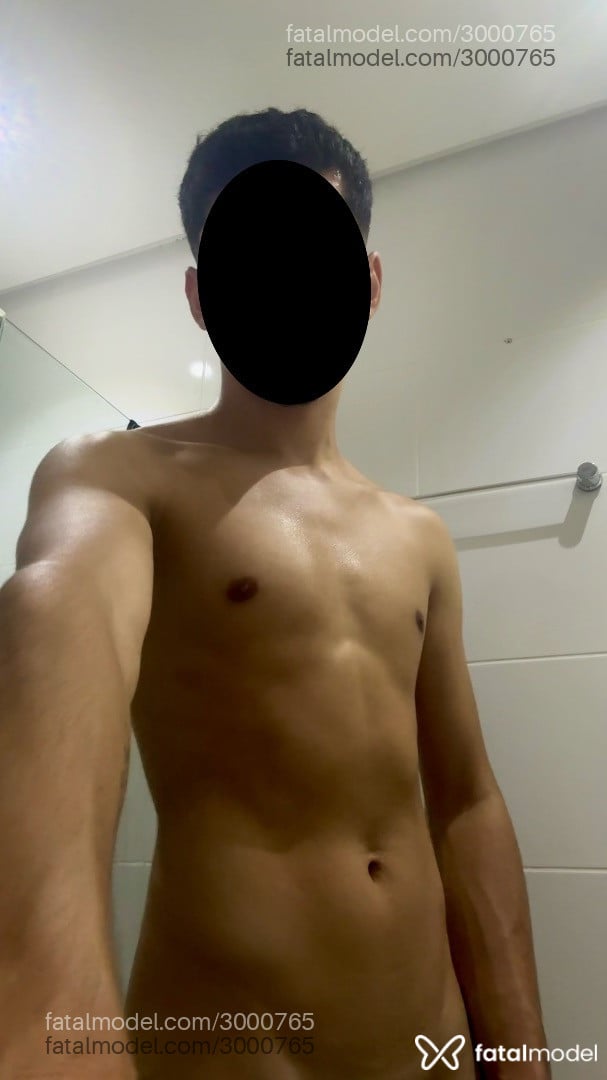 Acompanhante homem morena (o) de olhos castanhos em Balneário Camboriú - Vitor Amaral