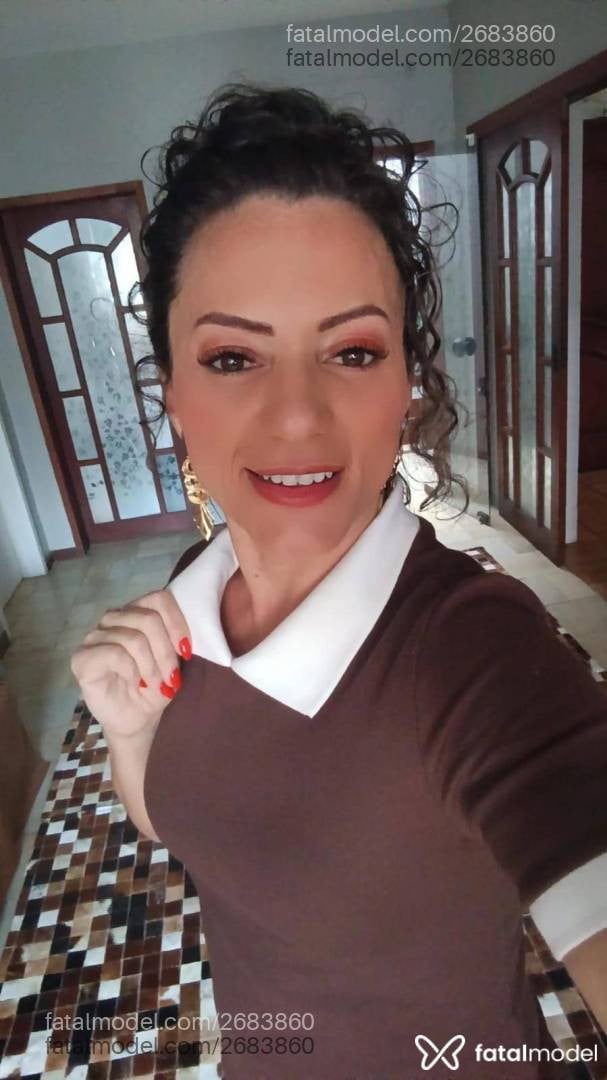 Acompanhante mulher com cabelo castanho de olhos mel - Milena Rocha