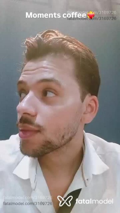 Acompanhante homem com cabelo castanho de olhos castanhos em Joinville Acompanhante homem com cabelo castanho de olhos castanhos em Joinville - Country