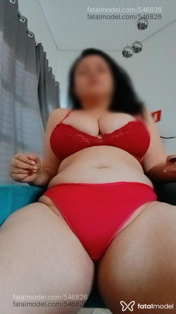Acompanhante mulher com cabelo castanho de olhos mel - Camila Maya