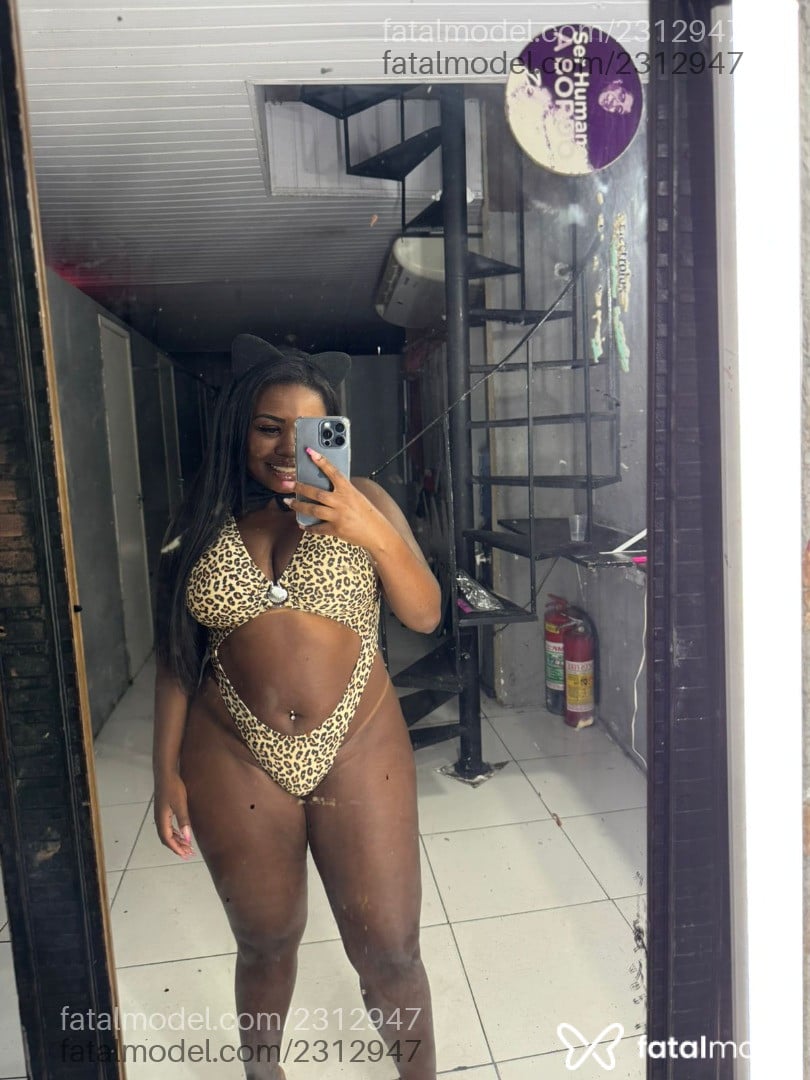 Acompanhante mulher com cabelo castanho de olhos pretos em Rio de Janeiro - Majuuu