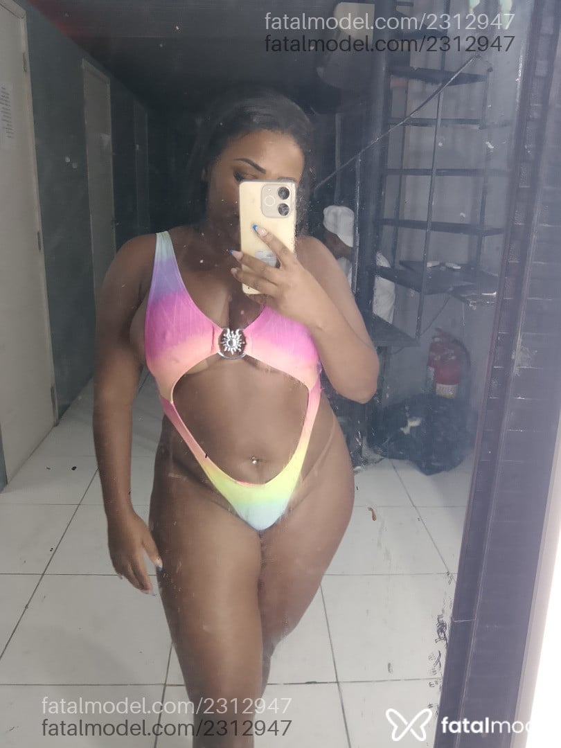 Acompanhante mulher com cabelo castanho de olhos pretos em Rio de Janeiro - Majuuu