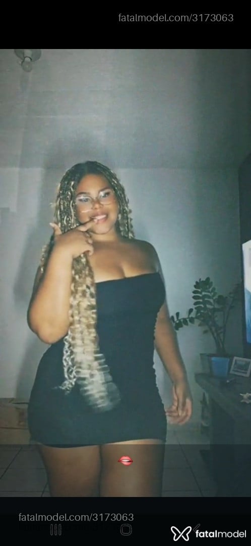 Acompanhante mulher com cabelo castanho de olhos castanhos em Rio de Janeiro Acompanhante mulher com cabelo castanho de olhos castanhos em Rio de Janeiro - Mires