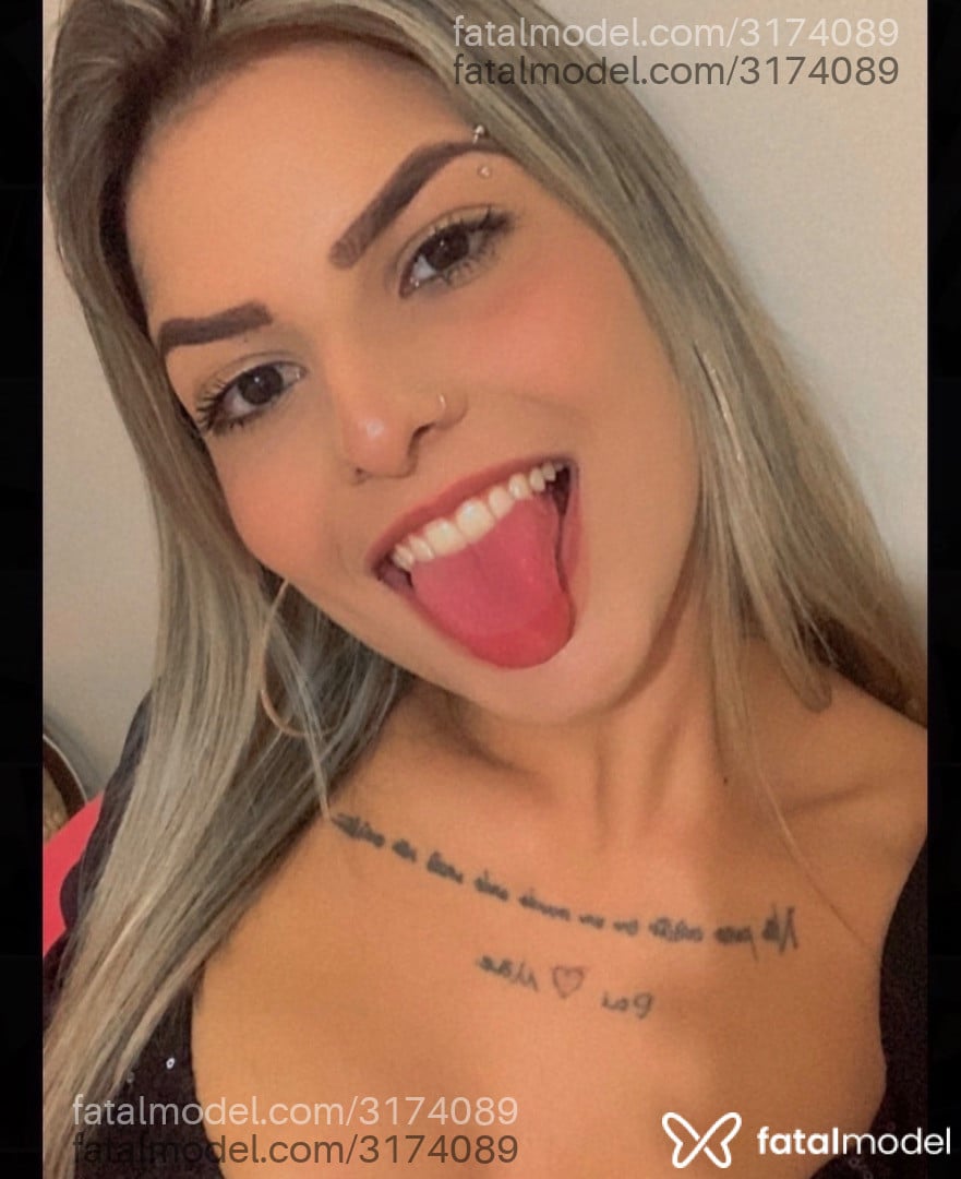 Acompanhante mulher loira (o) de olhos pretos - Pamela Acompanhante mulher loira (o) de olhos pretos - Pamela