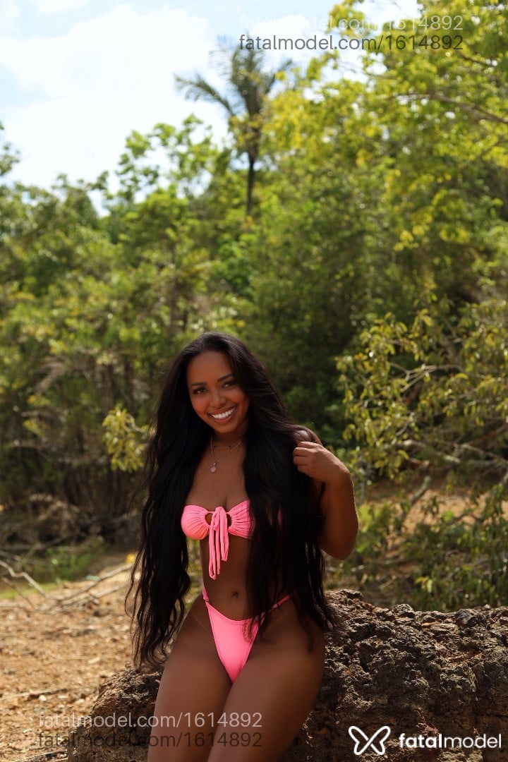 Acompanhante mulher morena (o) de olhos castanhos em Alta Floresta - Chloe Valença