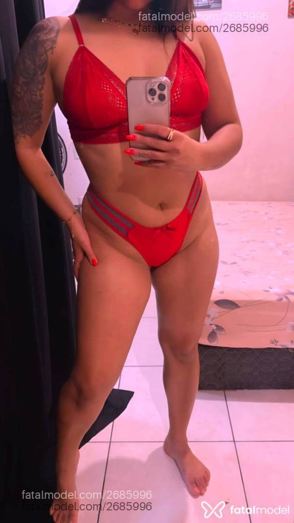 Acompanhante mulher com cabelo castanho de olhos pretos - Natália