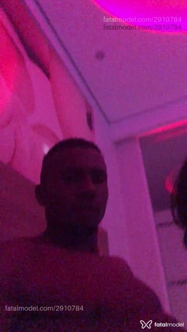 Acompanhante mulher morena (o) de olhos verdes em Virtual Acompanhante mulher morena (o) de olhos verdes em Virtual - Sininho