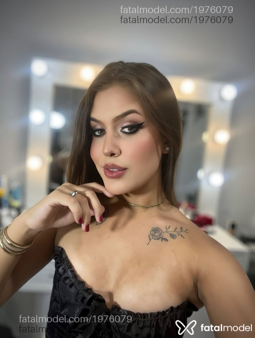 Acompanhante mulher trans loira (o) de olhos verdes - Marcella