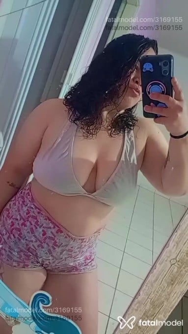 Acompanhante mulher com cabelo castanho de olhos mel em Viamão - Pietra Silva