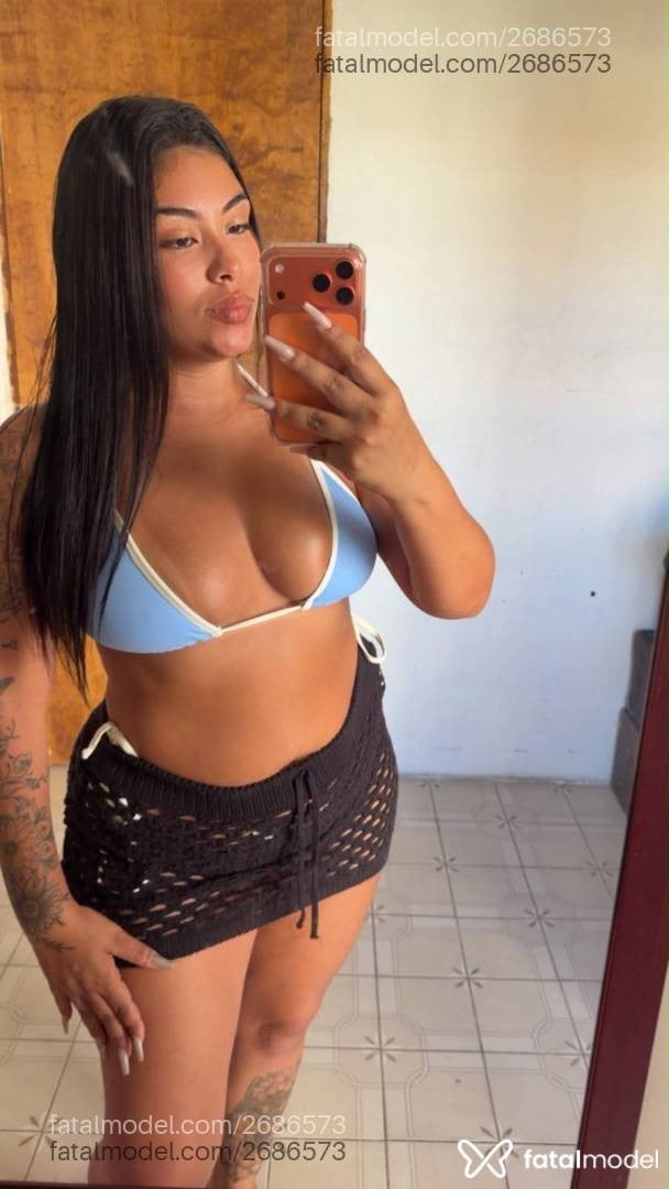 Acompanhante mulher morena (o) de olhos pretos - Hellen