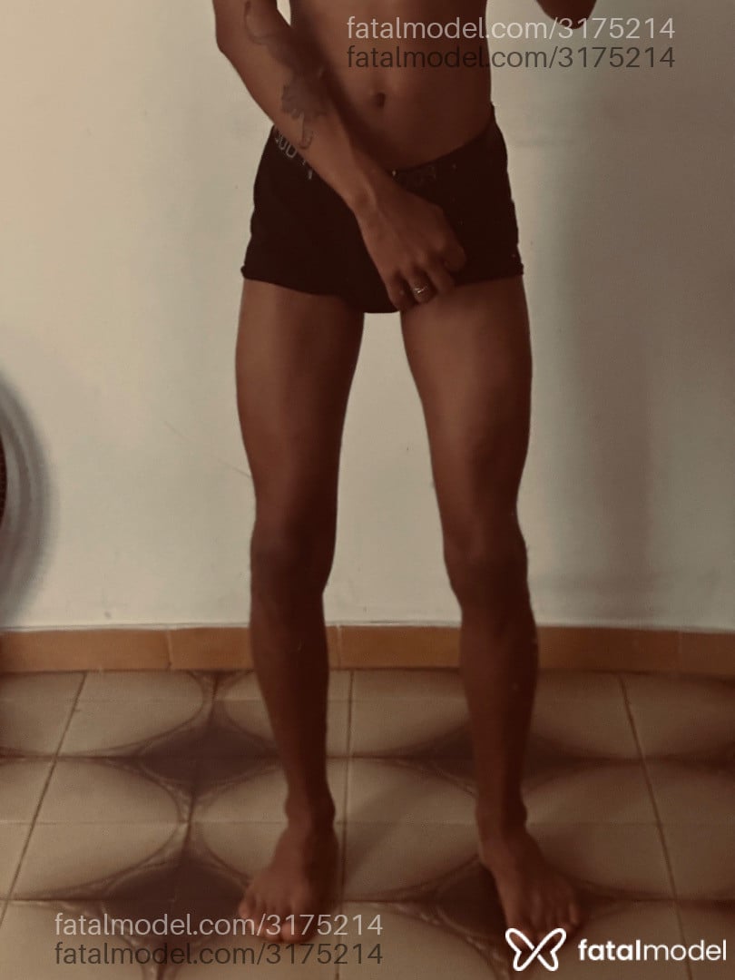 Acompanhante homem morena (o) de olhos castanhos - Santino Acompanhante homem morena (o) de olhos castanhos - Santino