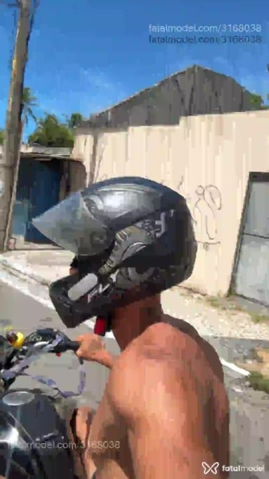 Acompanhante homem com cabelo castanho de olhos castanhos em Virtual - Pedro Guimaraens