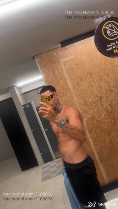 Acompanhante homem com cabelo castanho de olhos castanhos em Virtual - Pedro Guimaraens