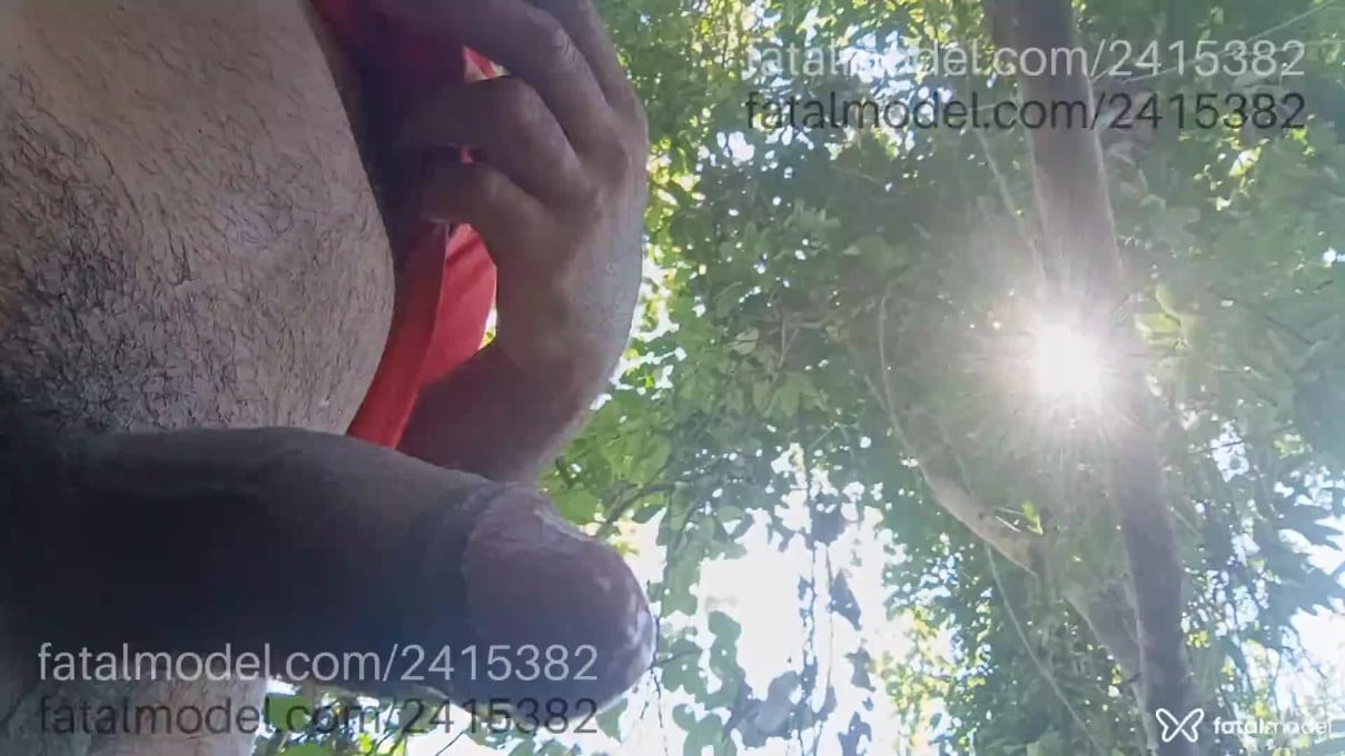 Acompanhante homem morena (o) de olhos castanhos - Emisom Acompanhante homem morena (o) de olhos castanhos - Emisom