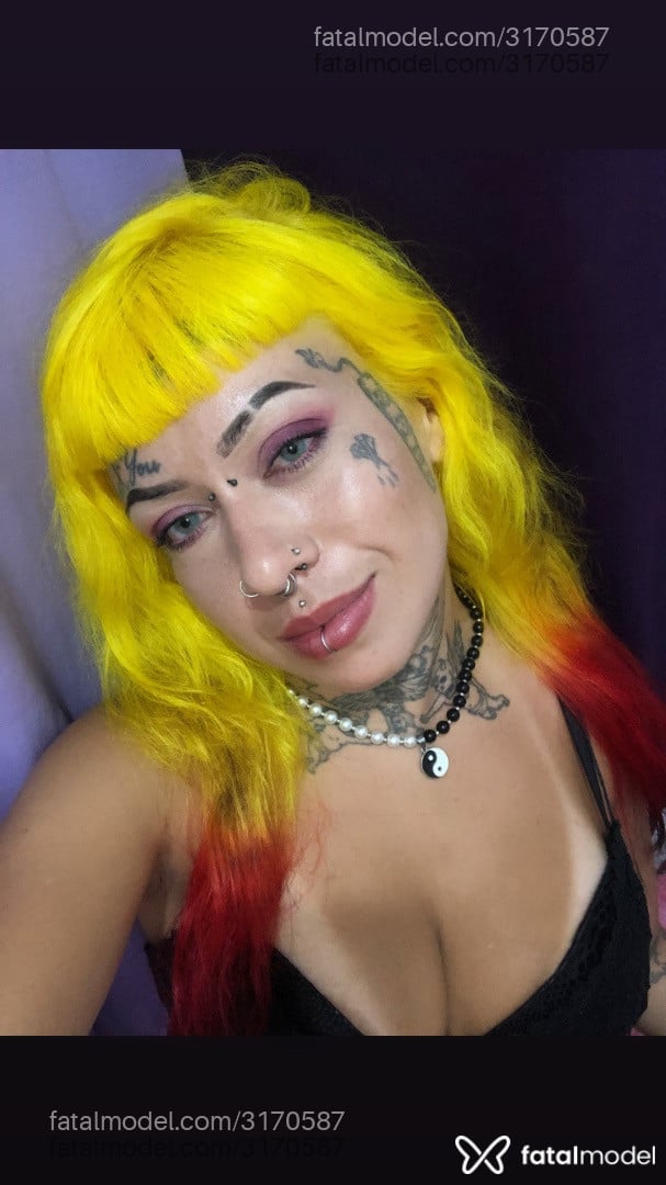 Acompanhante mulher loira (o) de olhos azuis em Curitiba - Sarah Firegirl