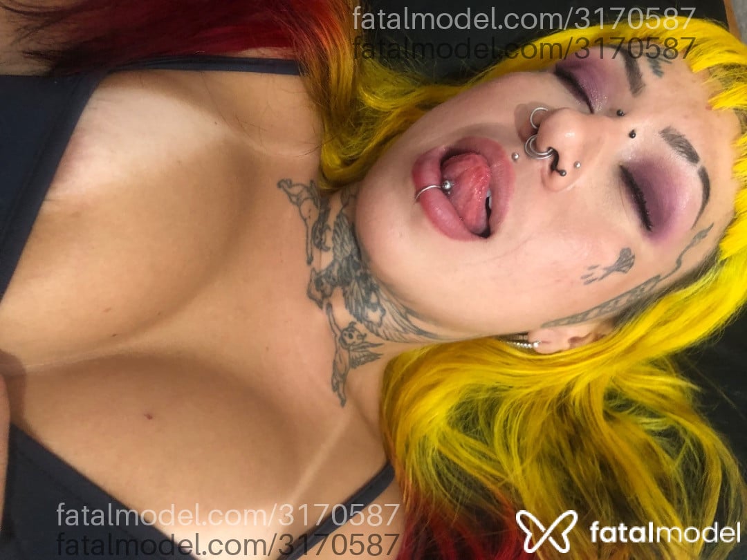 Acompanhante mulher loira (o) de olhos azuis em Curitiba - Sarah Firegirl