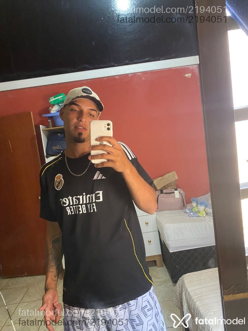 Acompanhante homem com cabelo castanho de olhos verdes em Ribeirão Preto - Douglas Alves