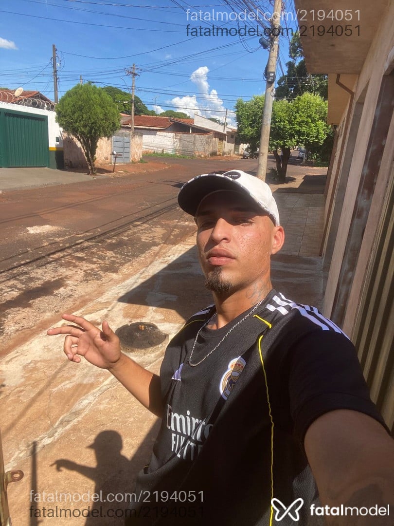 Acompanhante homem com cabelo castanho de olhos verdes em Ribeirão Preto - Douglas Alves