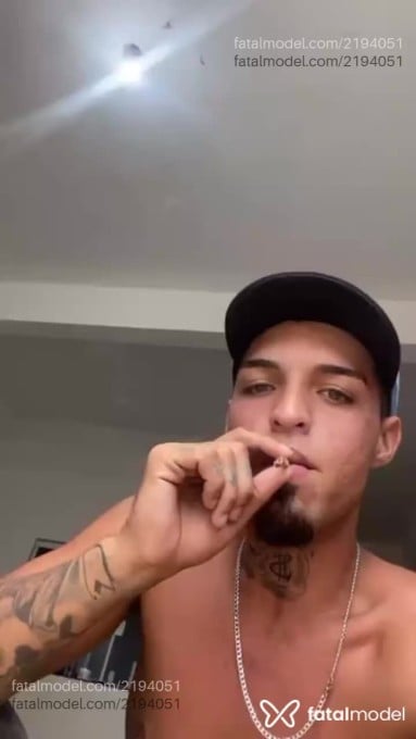 Acompanhante homem com cabelo castanho de olhos verdes em Ribeirão Preto - Douglas Alves