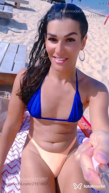 Acompanhante mulher trans com cabelo castanho de olhos castanhos em Porto Seguro - Axell Céu